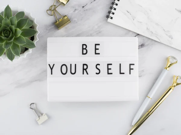 Önelfogadás és belső narratívák átírása